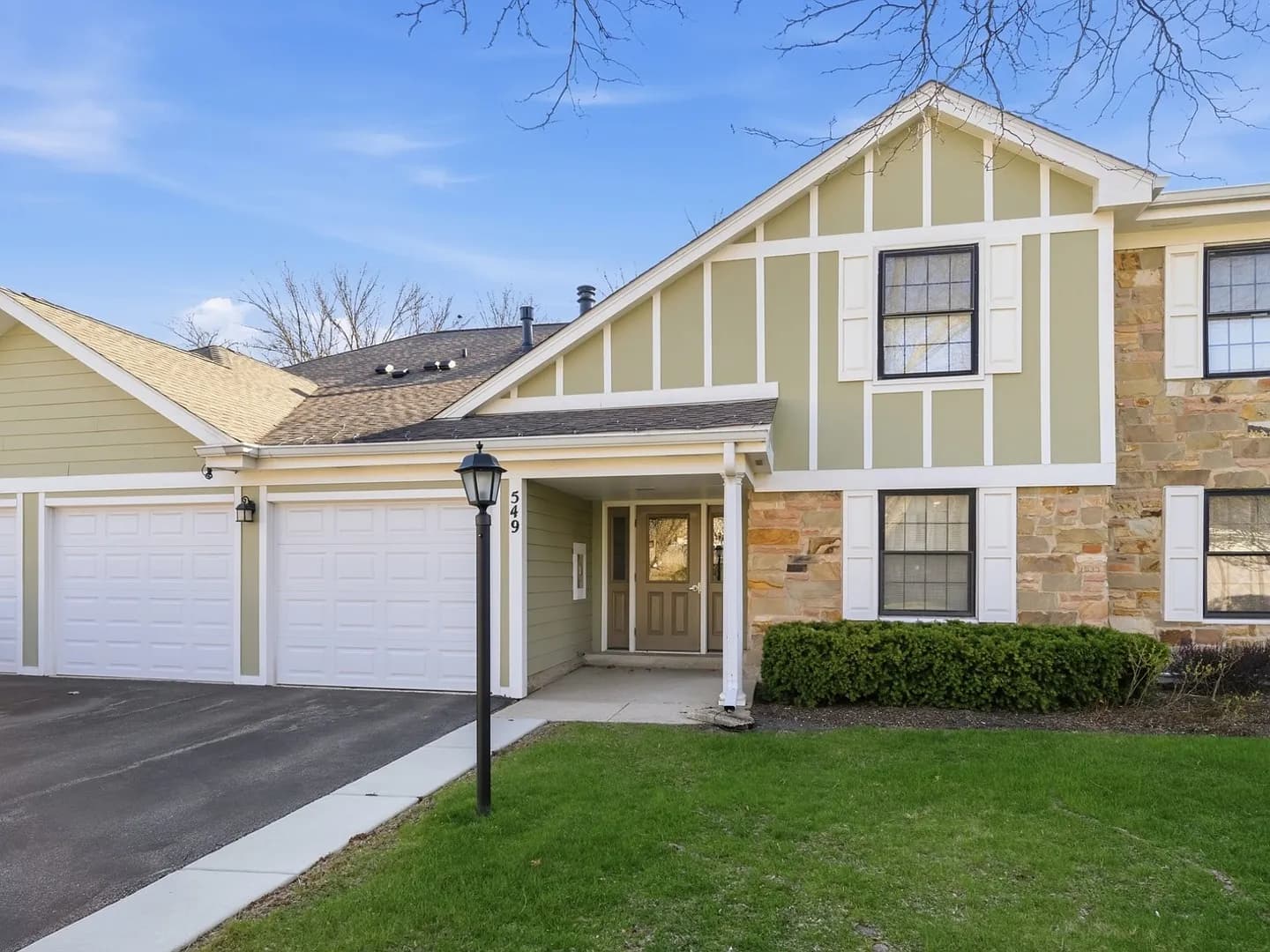 549 Williamsburg Ct Apt B2, Wheeling, IL — sold by Lena Bondar