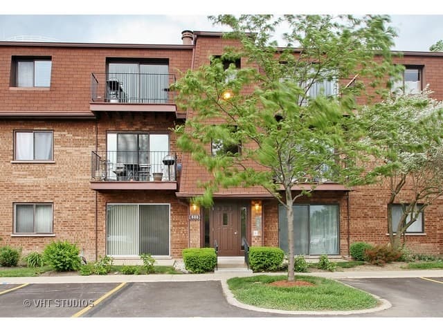 600 Cobblestone Circle #E, Glenview, IL — sold by Lena Bondar