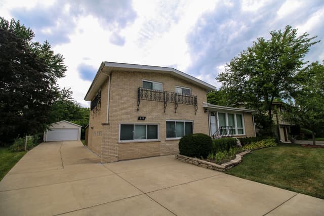 630 Clearview Drive, Glenview, IL — sold by Lena Bondar