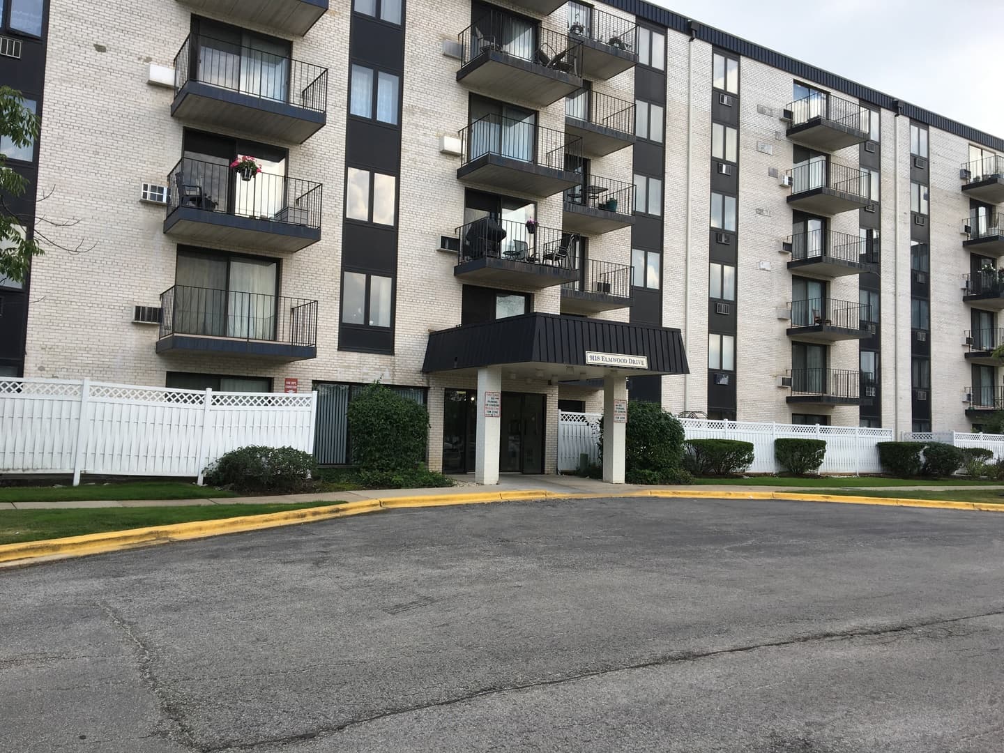9118 W Elmwood Drive #1L, Niles, IL — sold by Lena Bondar