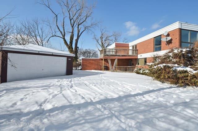 6750 N Central Park Avenue, Lincolnwood, IL — sold by Lena Bondar