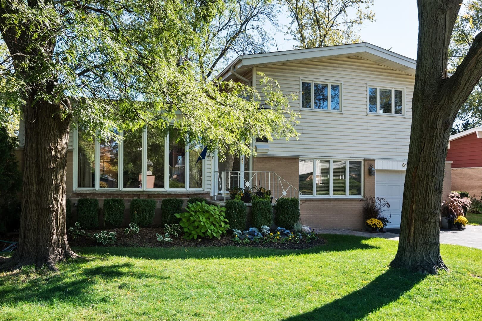 613 Fairway Drive, Glenview, IL — sold by Lena Bondar