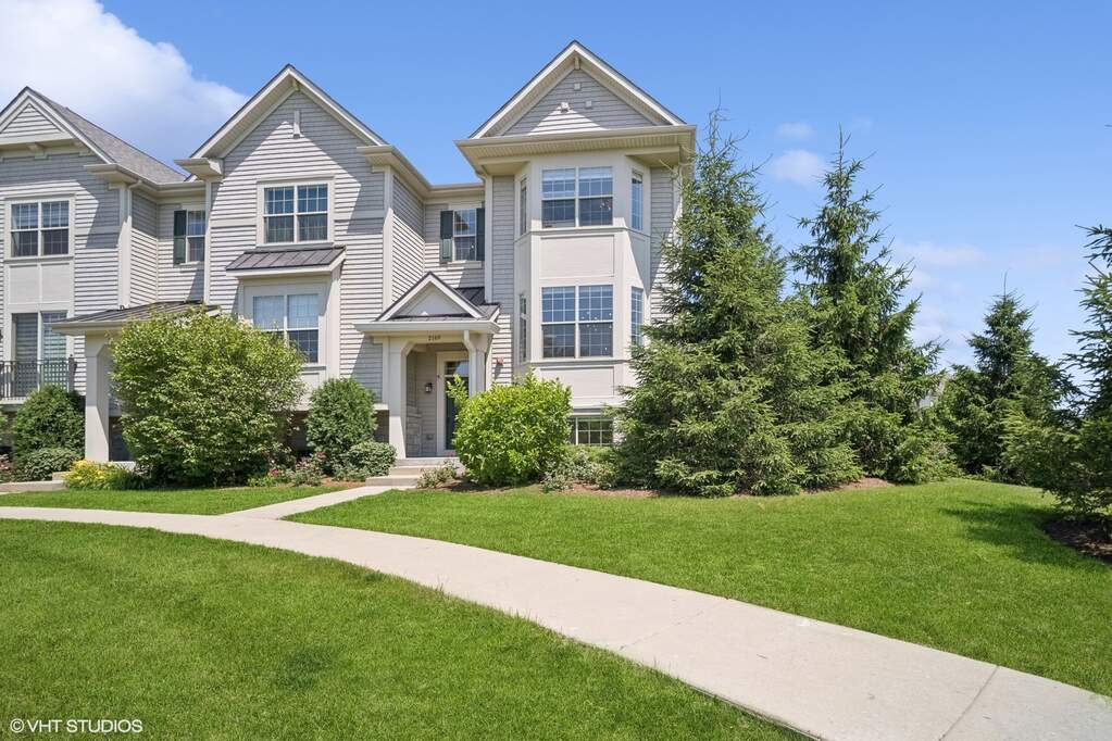 2169 Dauntless Drive, Glenview, IL — sold by Lena Bondar