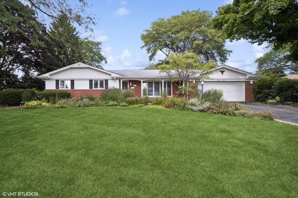 1318 Pendleton Lane, Glenview, IL — sold by Lena Bondar