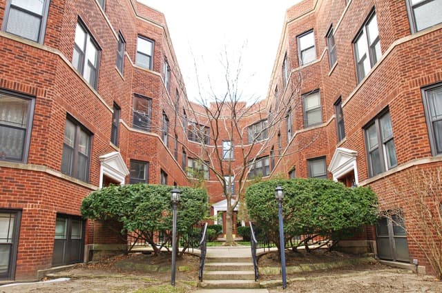 526 Sheridan Road #2A, Evanston, IL — sold by Lena Bondar
