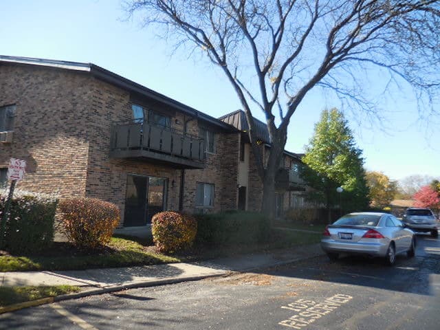 2624 N Windsor Drive #101, Arlington Heights, IL — sold by Lena Bondar