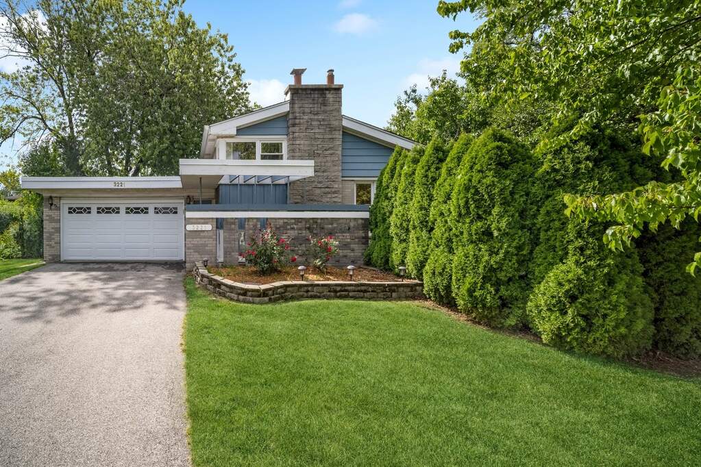 3221 Greenbriar Drive — photo 2