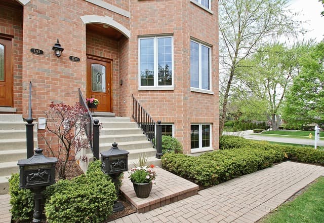 1739 Dewes Street, Glenview, IL — sold by Lena Bondar
