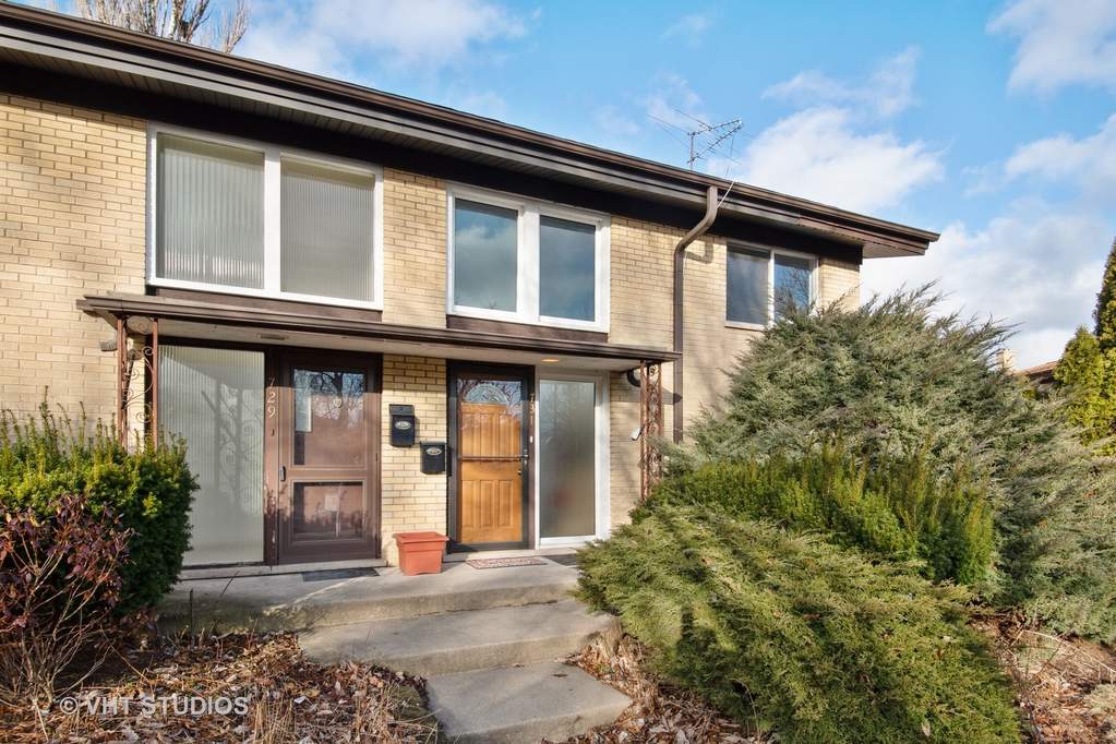 731 Hibbard Road, Wilmette, IL — sold by Lena Bondar