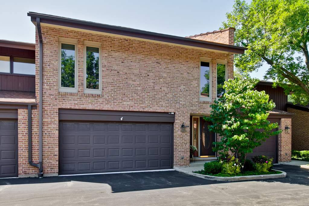 1840 Wildberry Drive #D, Glenview, IL — sold by Lena Bondar