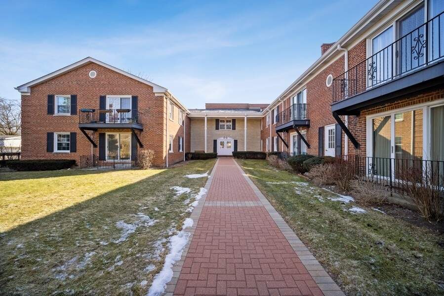 605 Waukegan Road #2A, Glenview, IL — sold by Lena Bondar