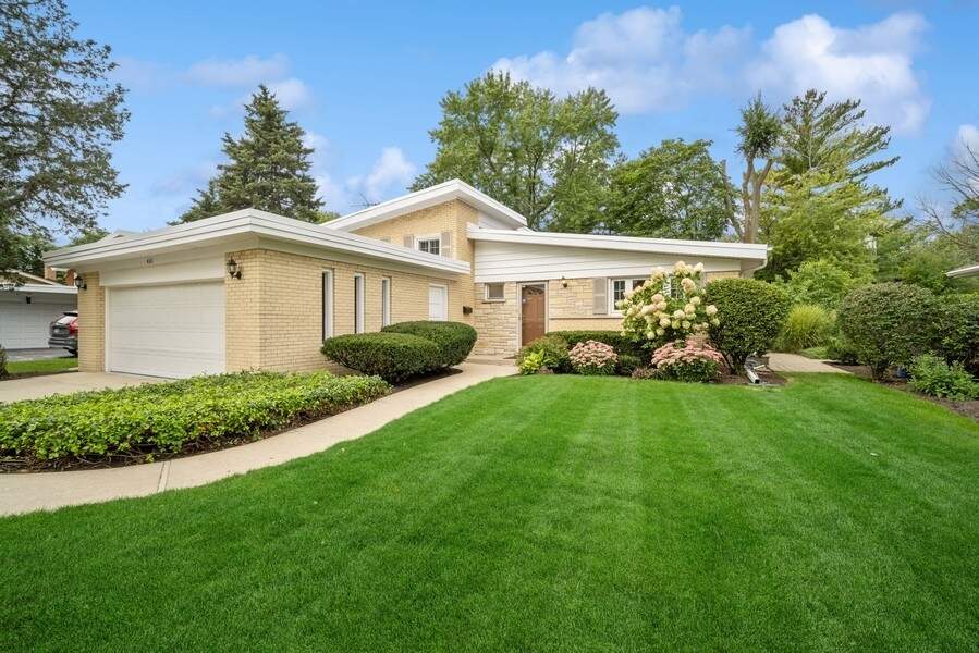 401 Locust Road, Wilmette, IL — sold by Lena Bondar