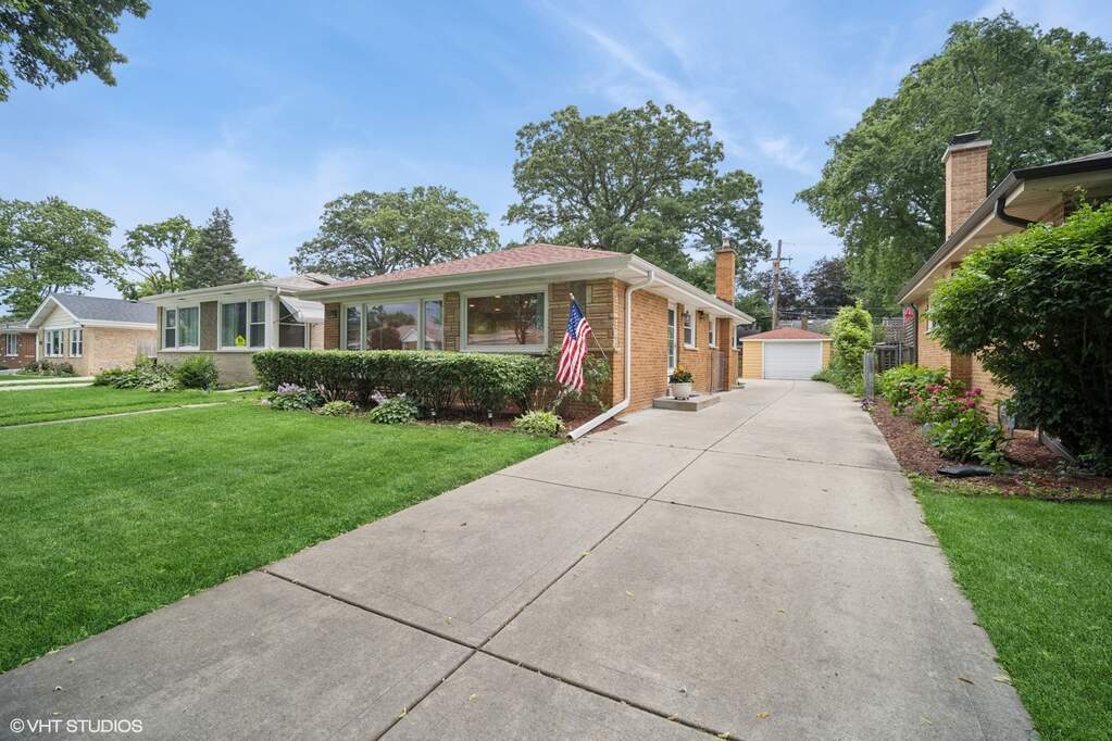 8925 Meade Avenue, Morton Grove, IL — sold by Lena Bondar